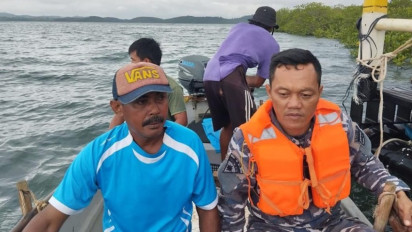 TNI AL Evakuasi Korban Kapal Ponton yang Hanyut di Perairan Pulau Babi Batam