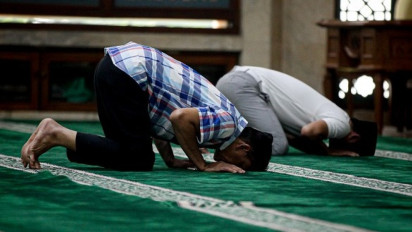 Merasa Kentut saat Shalat? Ternyata Itu Bisa Jadi Godaan Setan, Ini Cara Melawannya, Kata Ustaz Khalid Basalamah