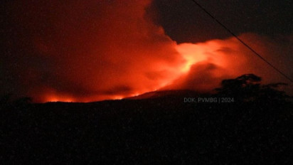 Warga Diimbau Gunakan Masker dan Pelindung Mata, PVMBG Catat Jarak Luncur Aliran Lava Erupsi Lewotobi Capai 3 Kilometer.