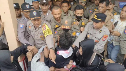 Unjuk Rasa Ricuh, Guru Honorer di Buton Selatan Desak Pj Bupati Batalkan Hasil SKTT