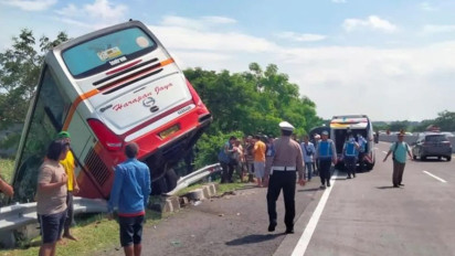 Bus Harapan Jaya Alami Kecelakaan di Tol Mojokerto-Surabaya, 3 Orang Terluka