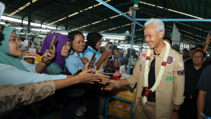 Kunjungi Pabrik Sepatu Lokal, Ganjar Pranowo Umbar Janji Promosi Produk Indonesia ke Luar Negeri
