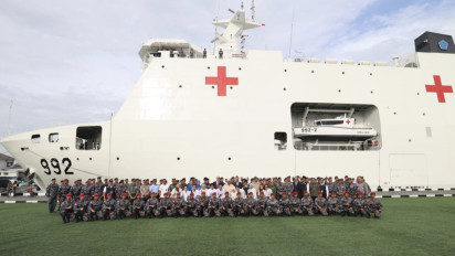 Tak jadi Rumah Sakit Terapung untuk Warga gaza, KRI dr. Radjiman-992 Hanya Kirim Bantuan Untuk Palestina