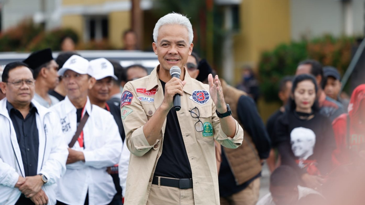 Survei IPE: Ganjar-Mahfud 35,1 Persen, Prabowo-Gibran 32,2 Persen, dan Anies-Muhaimin 27,1 Persen
            - galeri foto