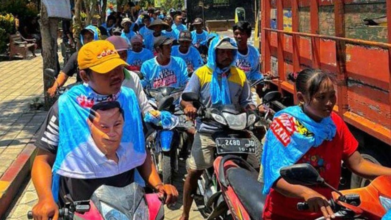 Relawan Prabowo Salurkan Bantuan 50 Ton Pupuk Murah di 2 Kecamatan Kabupaten Madiun
            - galeri foto