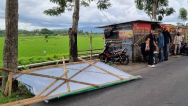 Lagi, Warga Kebumen Tertimpa Baliho Caleg DPRD Korban Alami Luka Empat Jahitan