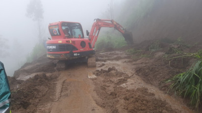 Longsor Tebing Setinggi 10 Meter di Boyolali Tutup Jalur Wisata Solo Selo Borobudur