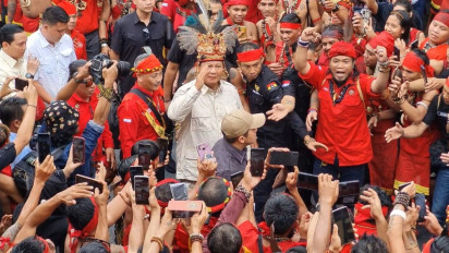 Disambut Hal Tak Terduga dari Suku Dayak, Prabowo Subianto Bangga!