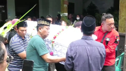 Isak Tangis Warnai Pemakaman Siswa SMAN 1 Sidoarjo Korban Laka Bus di Tol Ngawi