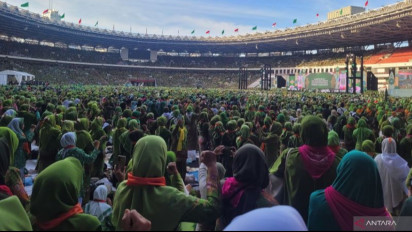 Ratusan Ribu Ibu-ibu Muslimat NU Sukses 'Hijaukan' Stadion GBK Senayan, Ini Profil Lengkap Badan Otonom NU Itu