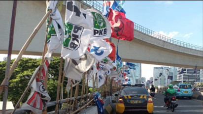 Bukan Bawaslu Jaksel, Polisi Justru Sisir APK Pemilu 2024 Semrawut yang Sebabkan Kakek-Nenek Alami Kecelakaan di Kuningan