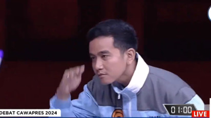 Dongkolnya Mahfud MD Ogah Jawab Pertanyaan usai Diejek Gibran dengan Gestur Mencari-cari