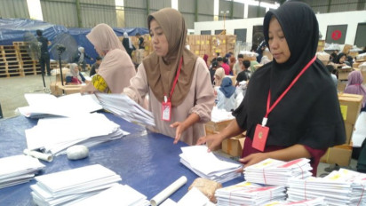 KPU Karawang Mulai Distribusikan Bilik Suara ke Kecamatan