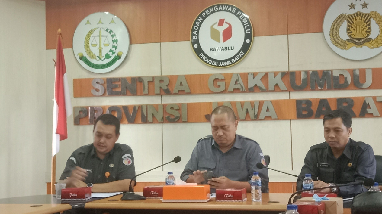 Bawaslu Jabar Panggil Saksi Dugaan Pelanggaran Netralitas BPD Kabupaten Tasikmalaya yang Libatkan Ridwan Kamil
            - galeri foto