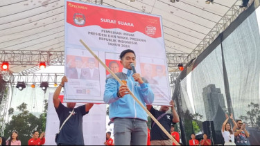 Kampanye Terbuka Pertama di Solo, Kaesang: Coblos PSI, Merahnya Sama Tapi Beda