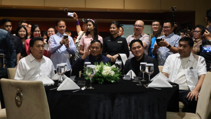 Momen Prabowo Nostalgia Nyanyi The Beatles dan Rock 60an di Acara Alumni AS Relawan Erick Thohir