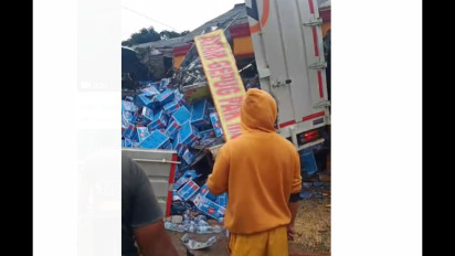 Breaking News : Kecelakaan Beruntun Libatkan Sejumlah Kendaraan di Jalur Puncak Bogor