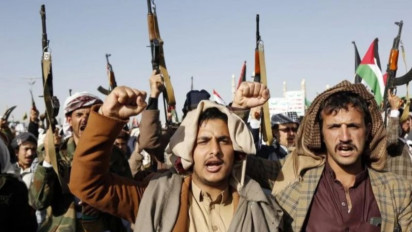 Pasukan Sekutu Umumkan Delapan Serangan Atas Houthi di Yaman: Menyasar Gudang Penyimpanan Bawah Tanah