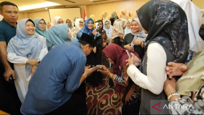 Bertemu Bu Nyai Khos, Gibran Sebut Ingin Gerakkan Ekonomi Santri