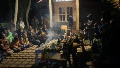 Tokoh Spiritual se-Jawa Timur Kumpul di Gunung Banyak, Suguhkan Tumpeng 7 Rupa untuk Leluhur hingga Doa Rapal Songo Menangkan Prabowo-Gibran