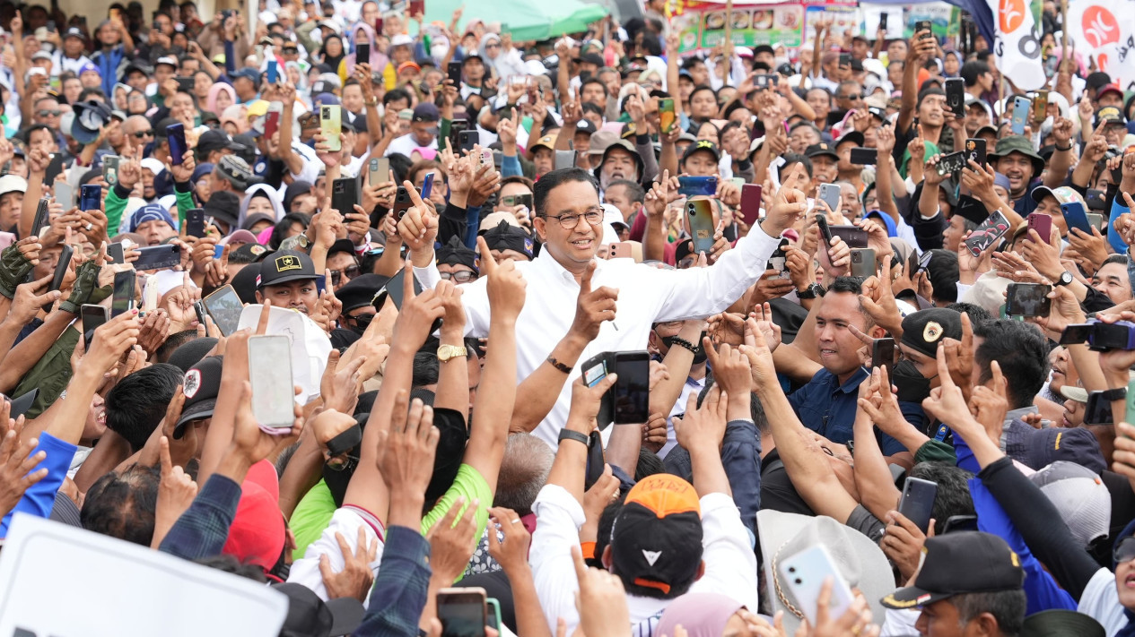 Lautan Manusia Hadiri Kampanye Anies di Cilacap, Gelorakan Perubahan, Adil dan Makmur untuk Semua
            - galeri foto