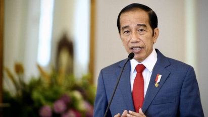 PDIP soal Jokowi: Pertama di Dunia, Presiden Aktif Kampanyekan Anaknya