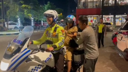 Viral, Ibu Hamil di Sidoarjo Ngidam Naik Motor Polisi