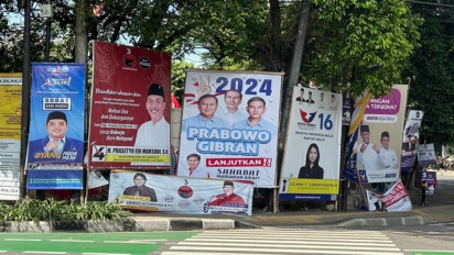 Muka Jokowi Terpampang di Baliho Prabowo-Gibran, Ada Simbol 2 Jari
