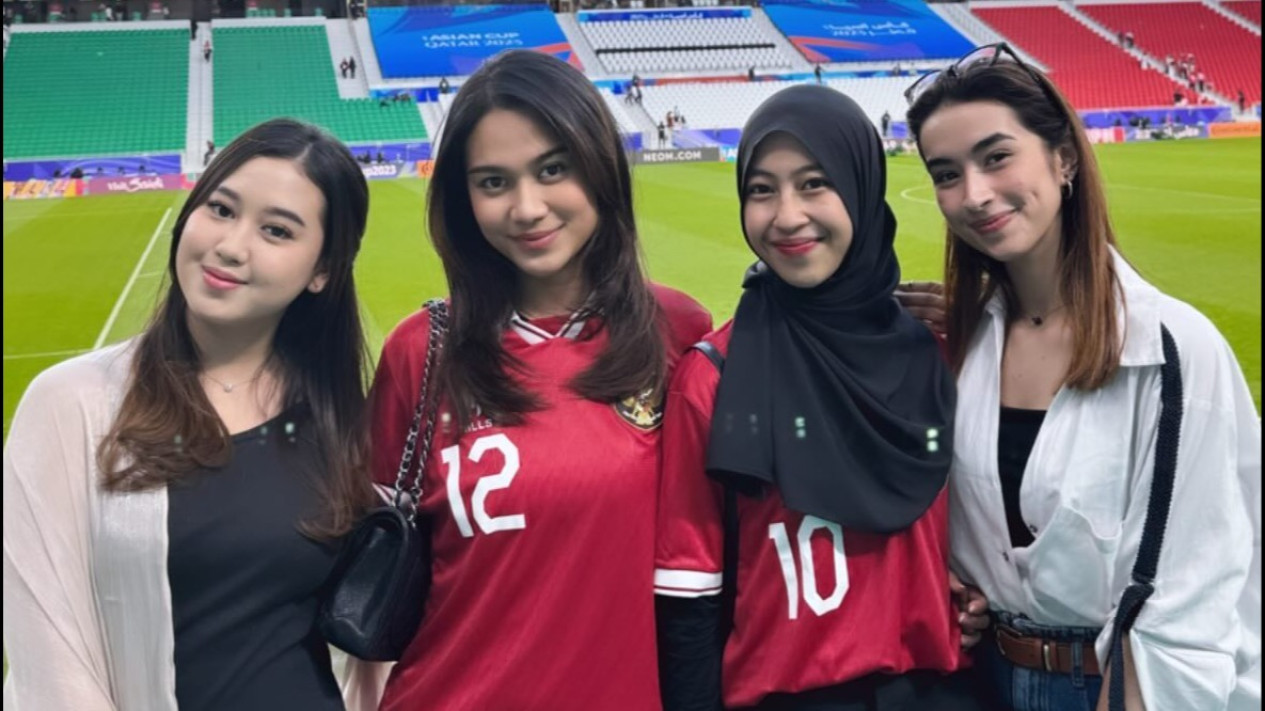 Viral WAGs Pemain Timnas Indonesia Ikut Menyaksikan Laga di Piala Asia 2023, Ada Azizah Salsha hingga Pacar Marselino Ferdinan
            - galeri foto