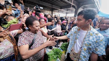 Sampai di Jayapura, Pasar Pharaa Sentani Jadi Tempat Pertama yang Dikunjungi Gibran
