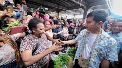 Sampai di Jayapura, Pasar Pharaa Sentani Jadi Tempat Pertama yang Dikunjungi Gibran