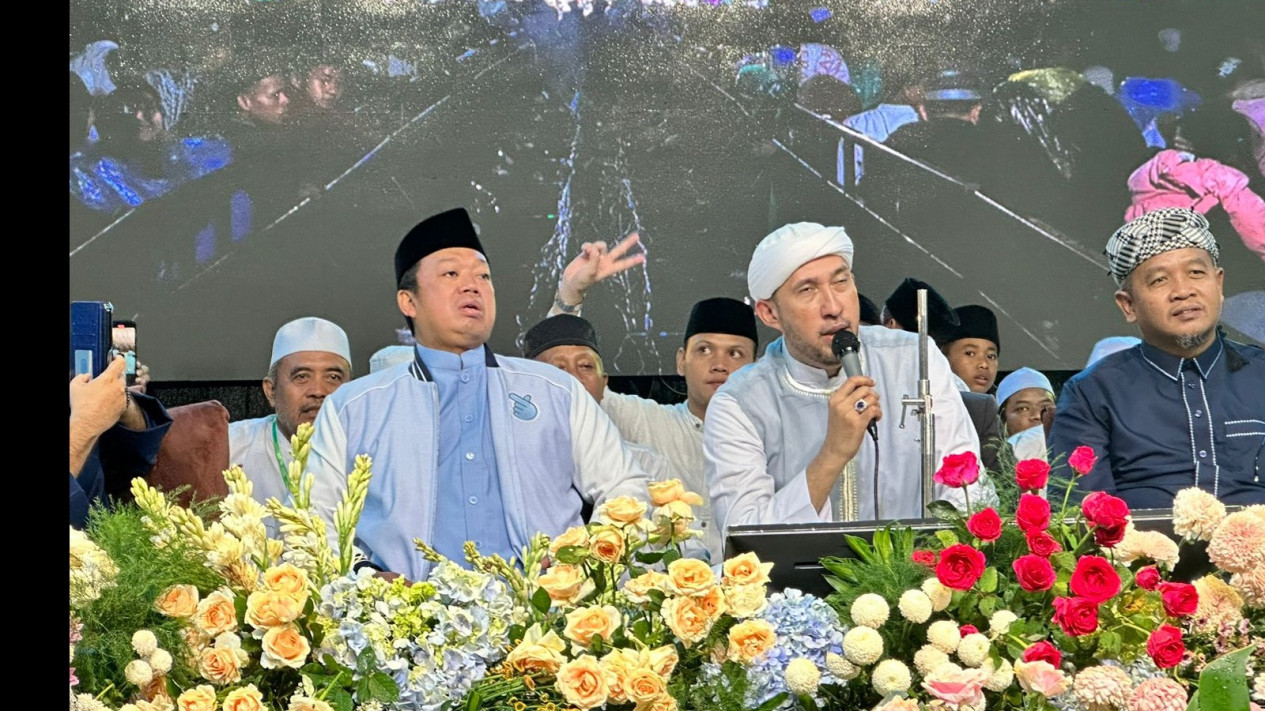 Nusron Wahid Gemakan Kemenangan Satu Putaran Prabowo - Gibran saat Kegiatan Indonesia Maju Bersholawat
            - galeri foto