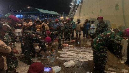 Pengiriman Ratusan Liter Miras Digagalkan Prajurit TNI AL di Ambon
