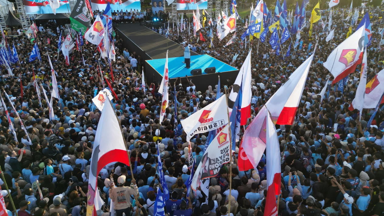 Jokowi Digadang-gadang Kunci Kemenangan di Jateng, TKN Prabowo-Gibran: Trennya Signifikan
            - galeri foto