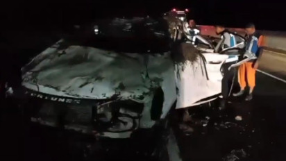 Fornuter yang Ditumpangi Ketua PCNU Jember Ringsek Akibat Kecelakaan di Tol Ngawi-Solo, Seorang Tewas