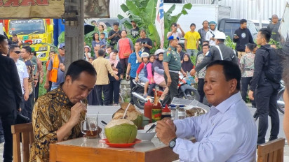Presiden Jokowi dan Prabowo Makan Bakso Bareng hingga Momen Bagi-bagi Kaus, Ternyata