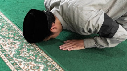 Lupa Itu Temannya Salah, Ustaz Adi Hidayat Sarankan Amalkan Doa Ini