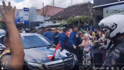 Viral Video Kedatangan Jokowi Dihadang Pendukung Ganjar dengan Spanduk Bertuliskan 'Kami Sudah Pintar Kami Pilih Ganjar'