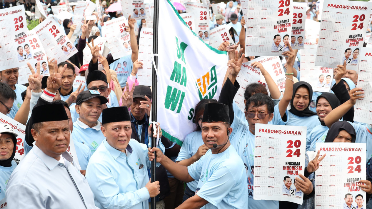 Upaya Menangkan Prabowo-Gibran Satu Putaran di Pilpres 2024, Samawi Lepas Relawan Canvasing
            - galeri foto