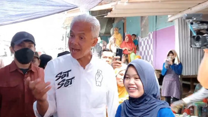 Ganjar Pranowo Tanggapi Gerakan Salam Empat Jari