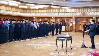 Lantik 212 Pejabat Pengawas di Lingkungan Pemprov Jatim, Sekdaprov Adhy Pesan Samakan Langkah dan Satukan Pola Pikir