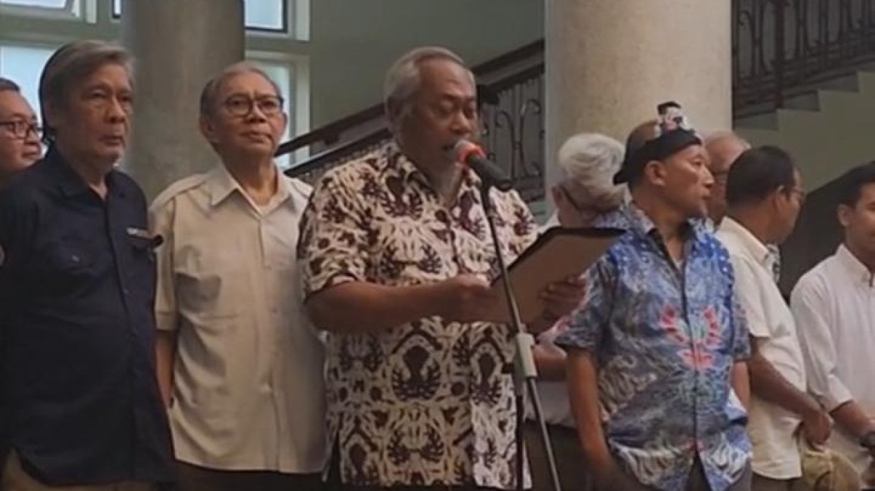 Guru Besar, Dosen hingga Alumni UGM Beri Peringatan untuk Presiden Jokowi yang Banyak Menyimpang Lewat Petisi Bulaksumur
            - galeri foto