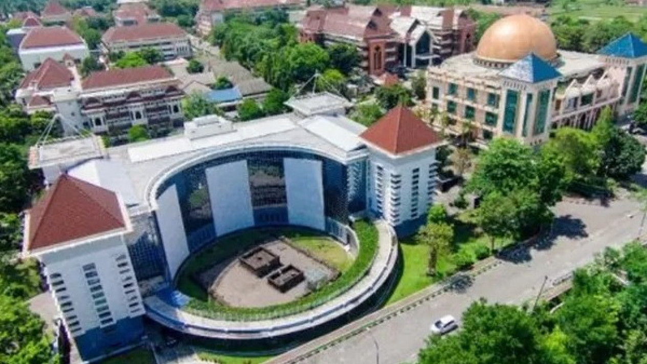 Kemarin UGM, Kini UII Yogyakarta Keluarkan Pernyataan Sikap 'Indonesia Darurat Kenegarawanan'
            - galeri foto