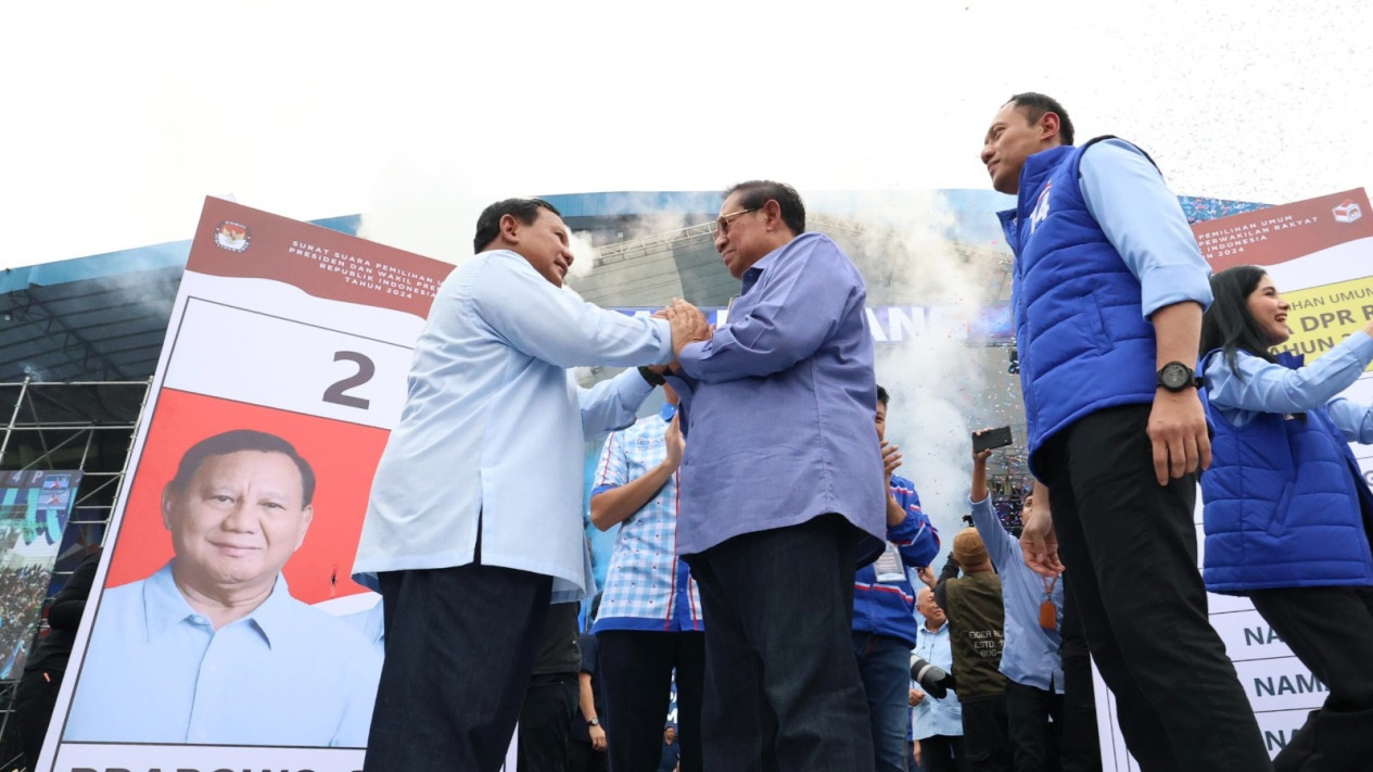 Di depan SBY, Prabowo Janji Beri AHY Jabatan Strategis Jika Menangi Pilpres 2024
            - galeri foto
