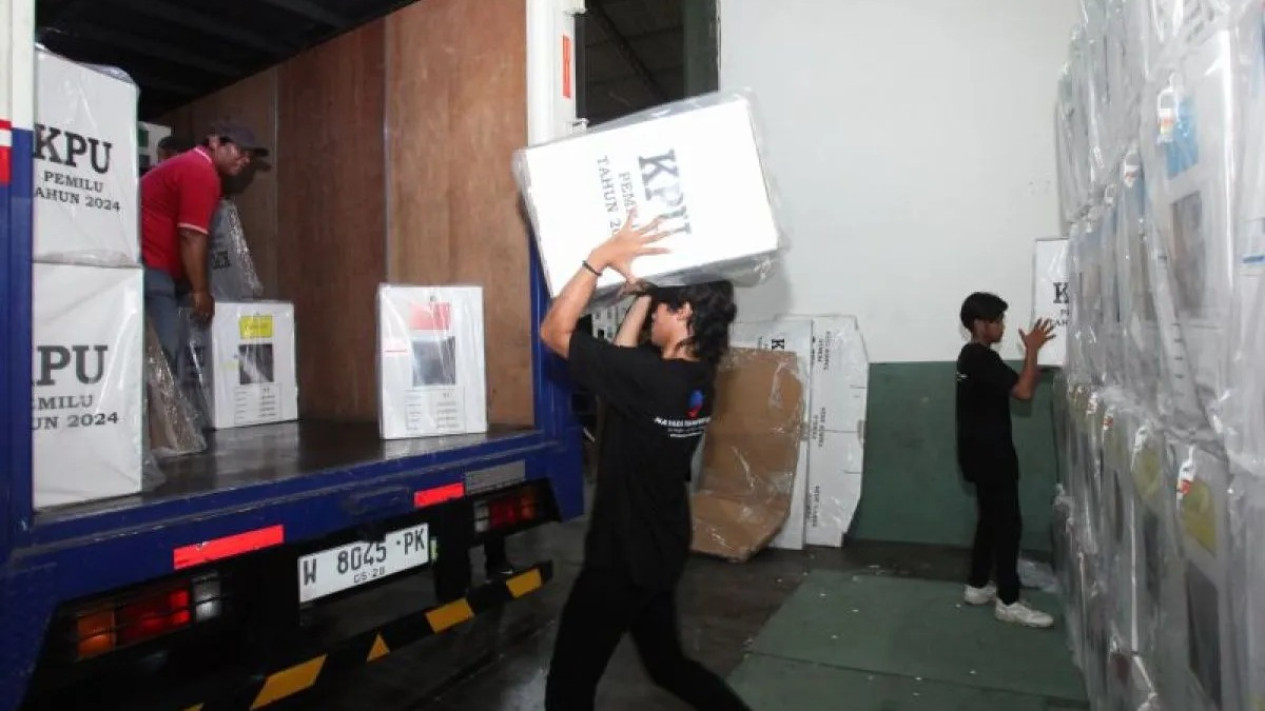 KPU Surabaya Mulai Distribusikan Logistik Pemilu
            - galeri foto