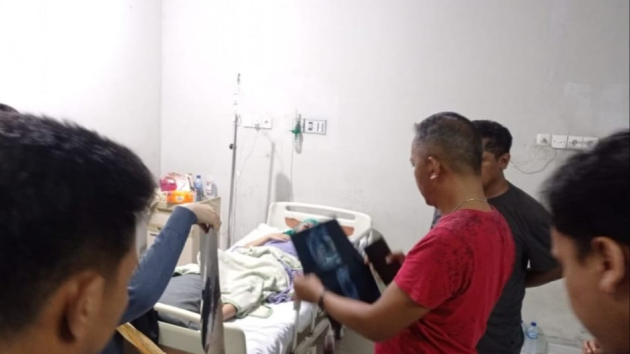 Mainkan Pistol Saat Mabuk, Oknum Polisi Tembak Rekan Wanitanya di Kendari
            - galeri foto