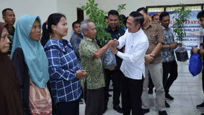 Laksanakan Instruksi Presiden, Pemkot Palembang Terus Bagikan Sembako dan Bibit Cabai untuk Turunkan Inflasi