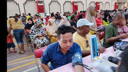 Ratusan Warga Banyuwangi Serbu Pengobatan Gratis TNI-Polri