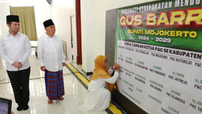 PC Muslimat NU Mojokerto Dukung Gus Barra Maju Sebagai Bupati, KH Asep: Prioritaskan Kemakmuran dan Kesejahteraan Rakyat