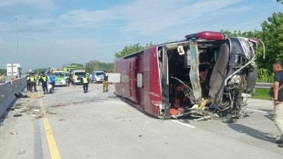 Bus Rombongan Partai Hanura Terguling di Tol Ngawi, Dua Penumpang Tewas Puluhan Lainnya Luka-luka